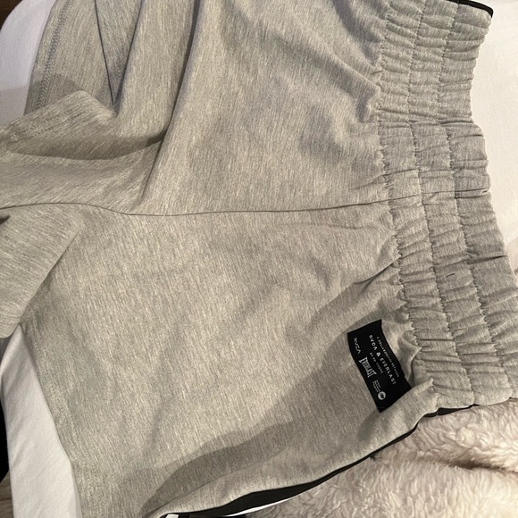 RVCA X EVERLAST FLEECE SHORTS - Picture 3 of 6